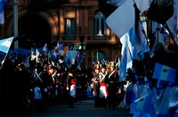 миллионы аргентинцев отметили в буэнос-айресе 200-летие независимости